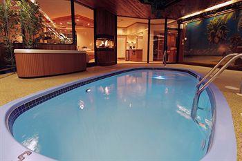 Sybaris Pool Suites Mequon Εξωτερικό φωτογραφία