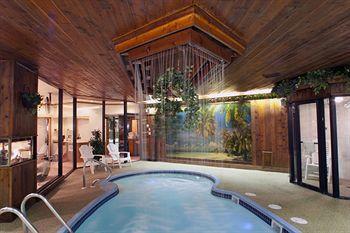 Sybaris Pool Suites Mequon Εξωτερικό φωτογραφία